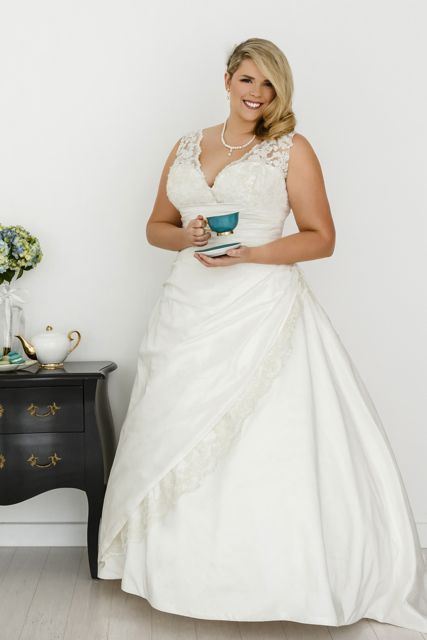 leah s designs Layla plus size wedding dresses with sleeves