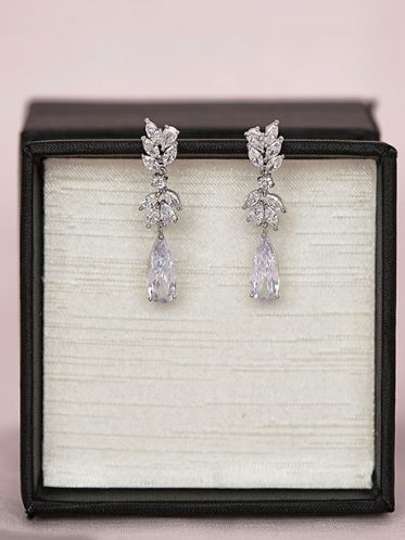 Wedding dress earrings in silver