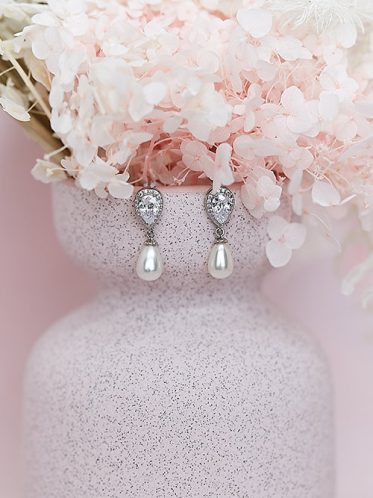 Elegant pearl earrings
