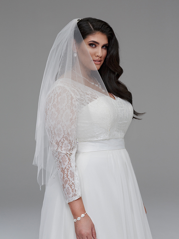 lace-sleeves-plus-size-wedding-dress—side