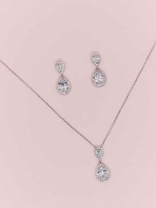 Simple and elegant bridal earring and necklace set