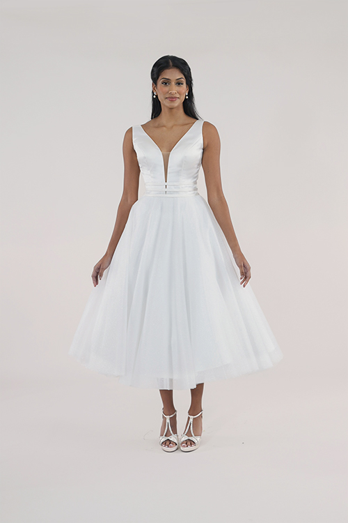 Short wedding dress Full skirt and fitted bodice for retro style