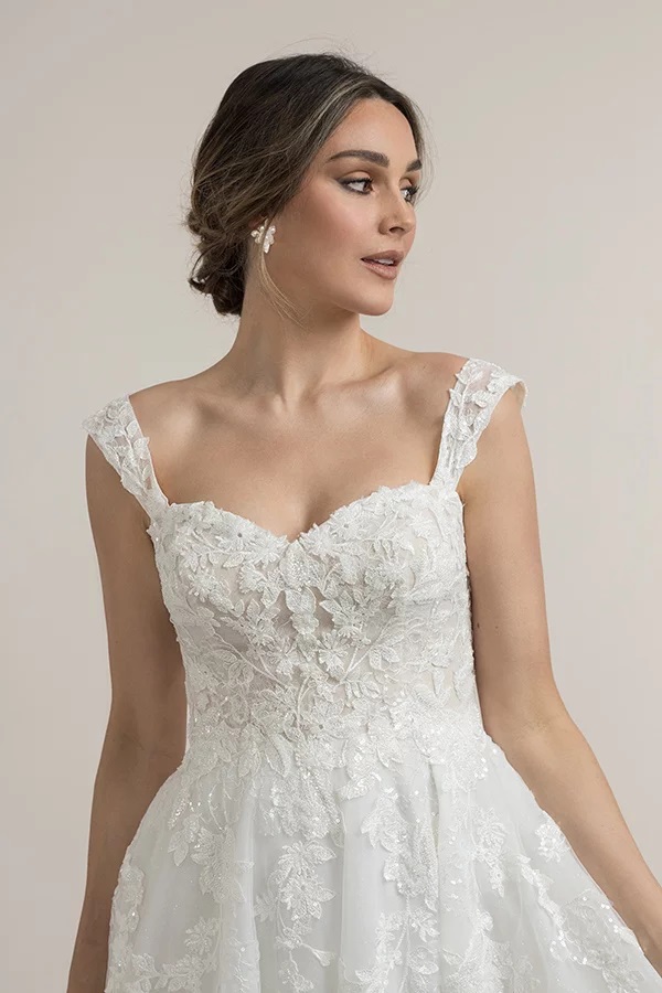 Lace wedding dress with straps and split skirt
