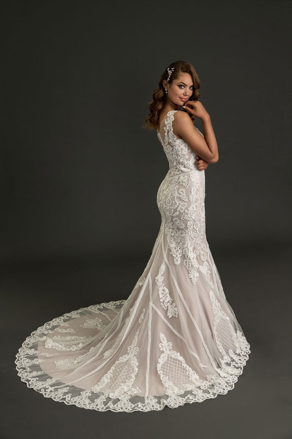 Lace-fitted-wedding-dresses-Melbourne