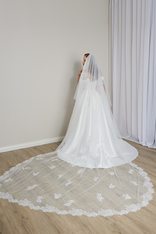 Leah S Designs bridal wedding veils Melbourne Very long bridal veil with lace trim.