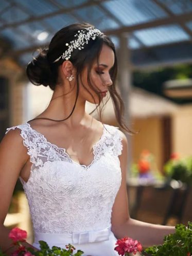 Trainless Wedding dress with lace bodice