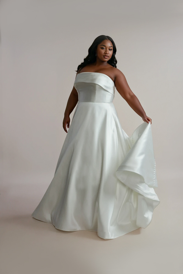 Brooklyn Dress satin in Size 18