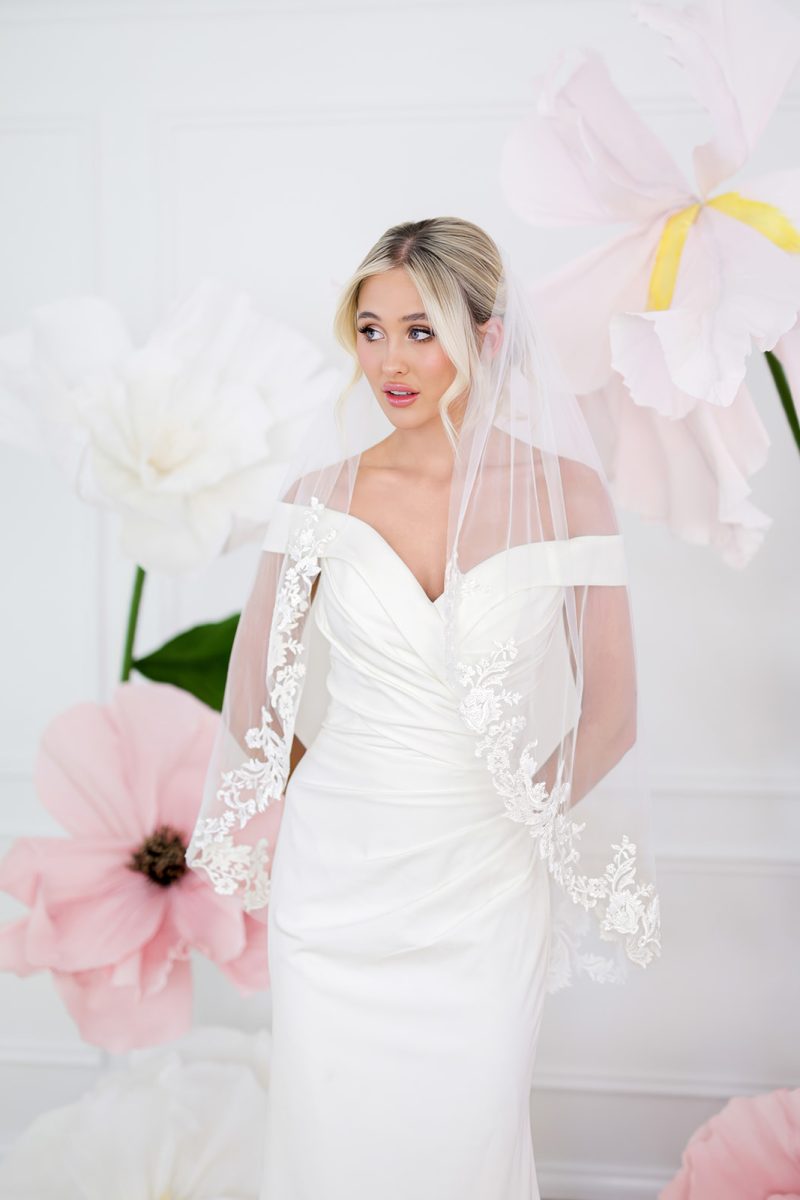 Divine lace bridal veils with lace trim