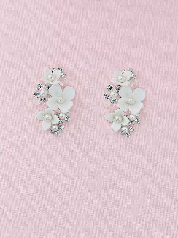 Floral pretty earrings