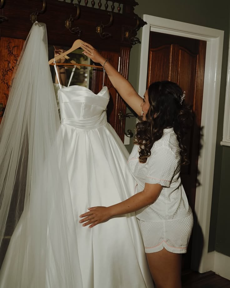 bride getting ready for wedding