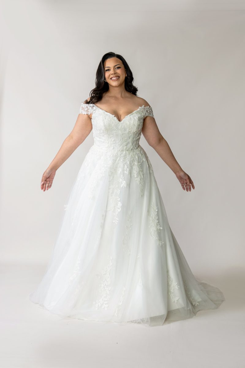 Plus Size Lace Wedding Dress Dakota