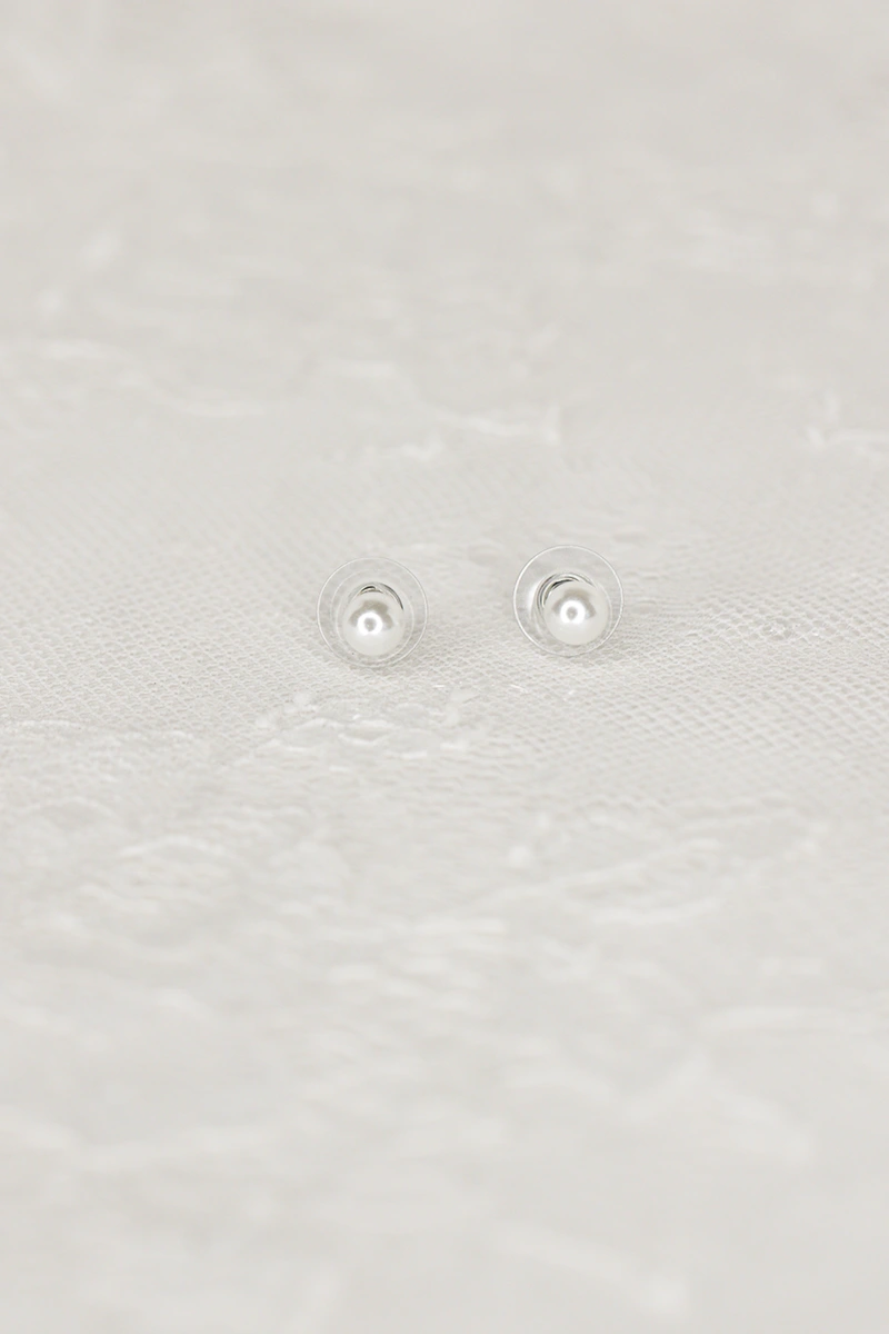 Small Pearl Studs